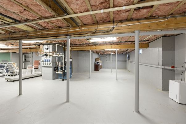Interior, Washer, Wooden Beams