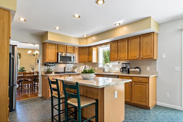 Chandelier, Dining room, Interior, Kitchen, Recessed Lighting, Stainless Steel Appliances