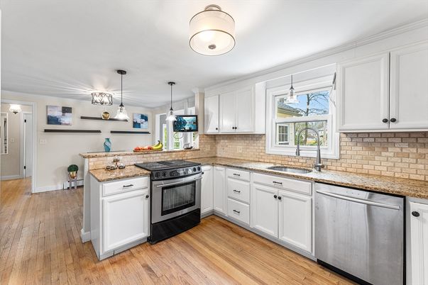 Interior, Kitchen, Pendant Lights, Wood Texture Flooring