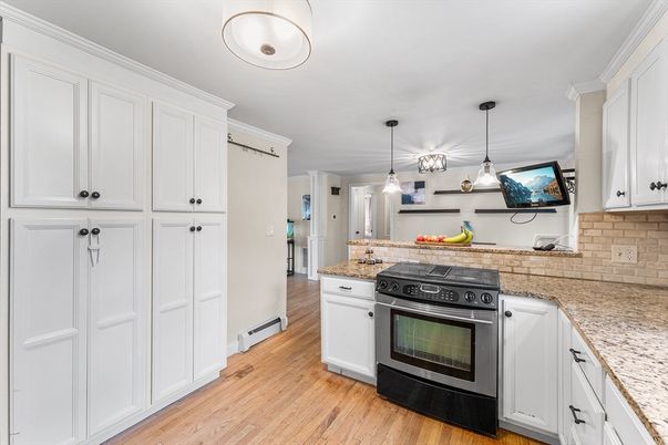 Interior, Kitchen, Pendant Lights, Wood Texture Flooring