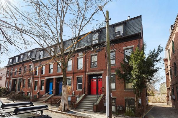 Exterior, Facade, Brick Facade, Rowhouse