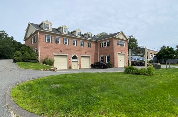 Attached, Exterior, Facade, Brick Facade, Georgian