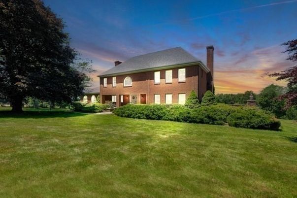 Backyard, Exterior, Facade, Brick Facade, Georgian