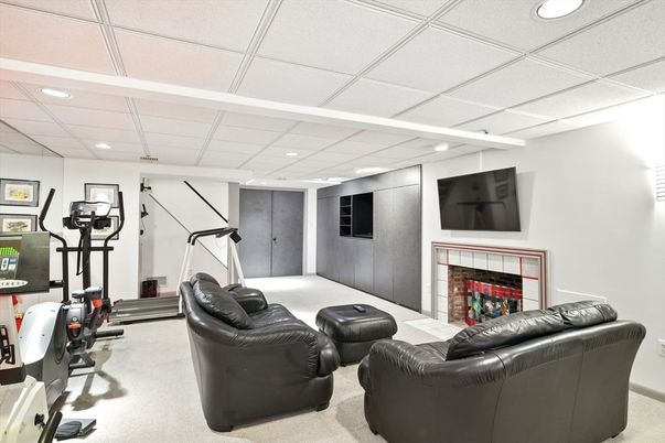 Fireplace, Fitness Equipment, Interior, Living room, Recessed Lighting