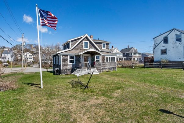 Backyard, Exterior, Facade, Queen Anne Victorian