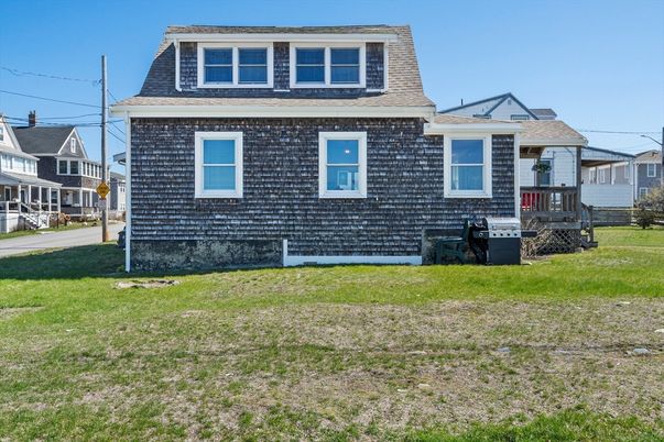 Exterior, Facade, Cape Cod