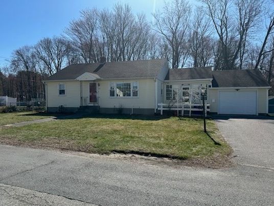 Attached, Exterior, Facade, Ranch