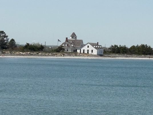 Exterior, Lake