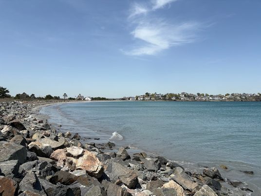Exterior, Lake