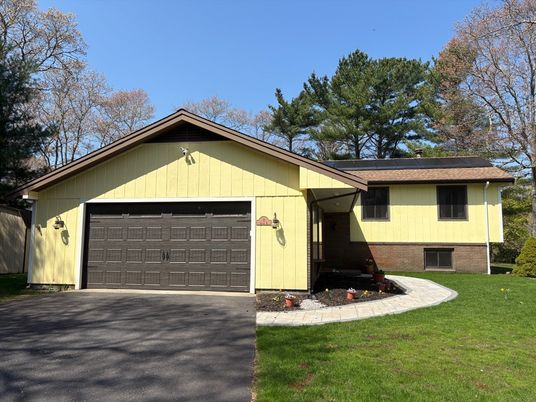 Attached, Exterior, Facade, Split Level
