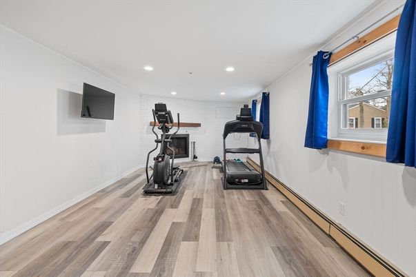 Fitness Equipment, Interior, Recessed Lighting, Wood Texture Flooring