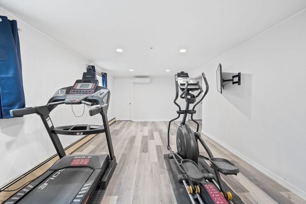 Fitness Equipment, Interior, Recessed Lighting, Wood Texture Flooring