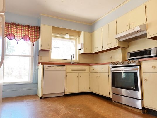 Interior, Kitchen, Pendant Lights, Stainless Steel Appliances