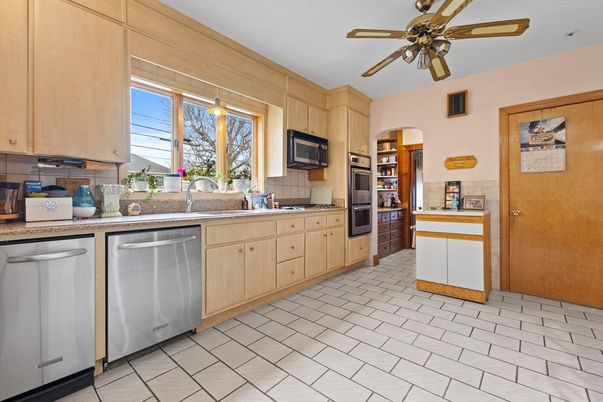 Interior, Kitchen, Pendant Lights, Stainless Steel Appliances
