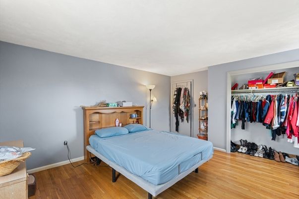 Bedroom, Interior, Walk-in Closets, Wood Texture Flooring