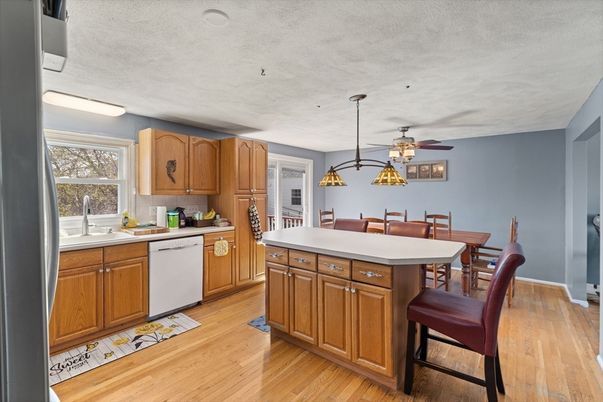 Dining room, Interior, Kitchen, Pendant Lights, Wood Texture Flooring