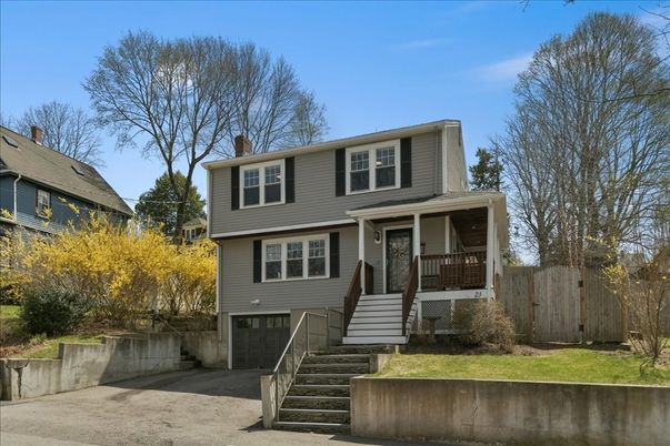 Exterior, Facade, American Foursquare