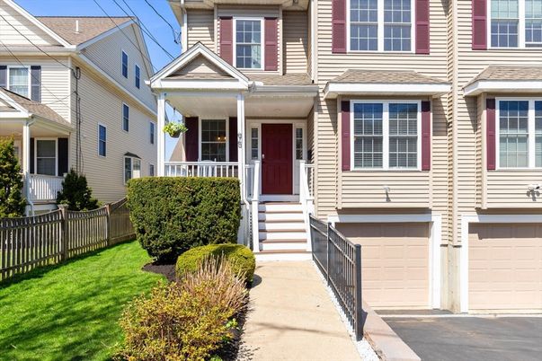 Attached, Exterior, Facade, Rowhouse