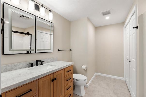 Bathroom, Dual Sink Vanities, Interior, Recessed Lighting