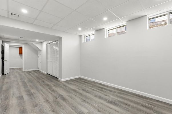 Empty room, Interior, Recessed Lighting, Wood Texture Flooring