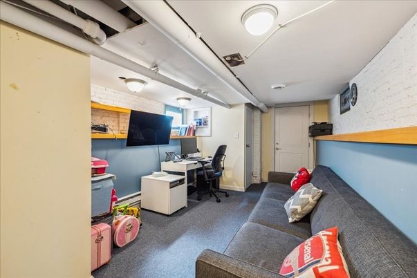 Home Office, Interior
