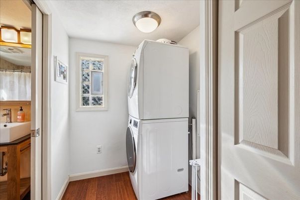 Interior, Utility Closets, Washer, Wood Texture Flooring