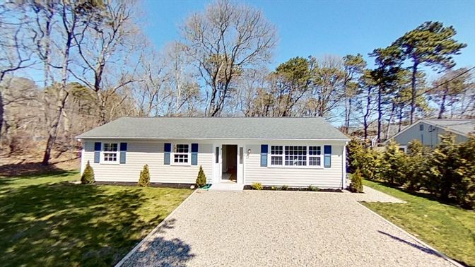 Exterior, Facade, Cape Cod