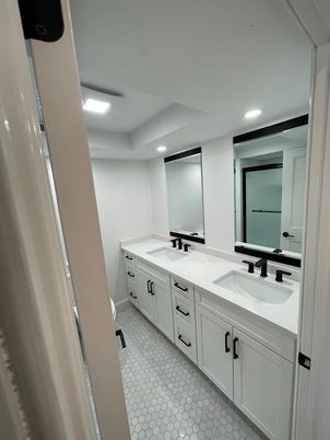 Bathroom, Dual Sink Vanities, Interior, Recessed Lighting