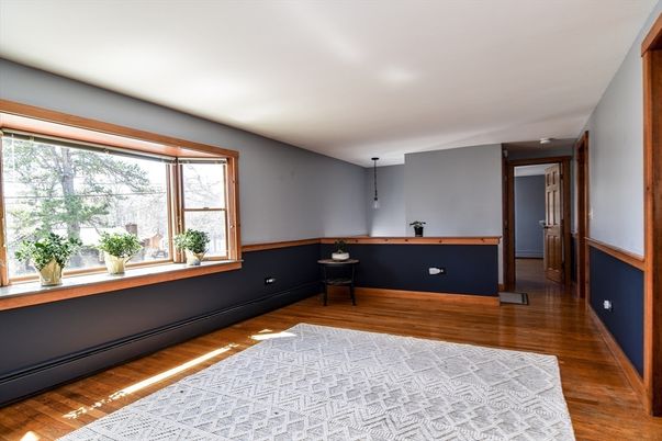 Interior, Pendant Lights, Wood Texture Flooring