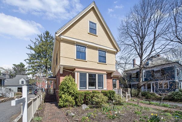 Exterior, Facade, Brick Facade, Queen Anne Victorian