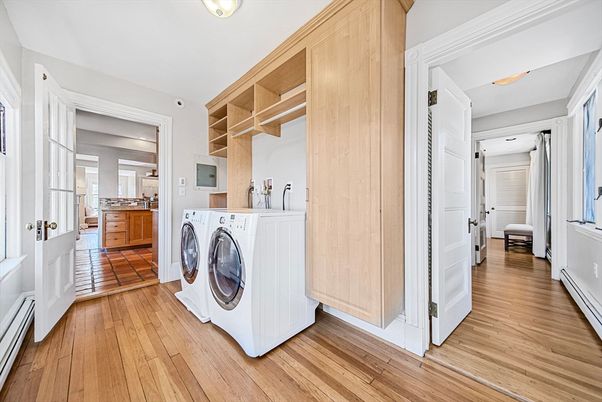 Interior, Washer, Wood Texture Flooring