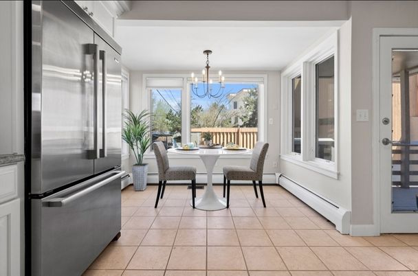 Chandelier, Dining room, Interior, Kitchen, Stainless Steel Appliances