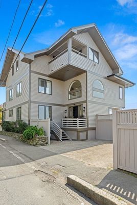 Exterior, Facade, American Craftsman