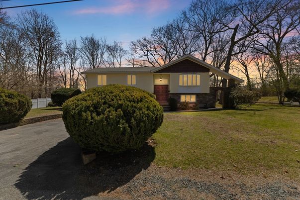 Backyard, Exterior, Facade, Brick Facade, Split Level