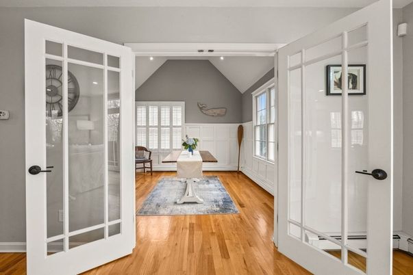 Interior, Recessed Lighting, Wood Texture Flooring