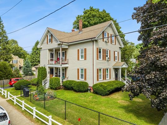 Exterior, Facade, Queen Anne Victorian