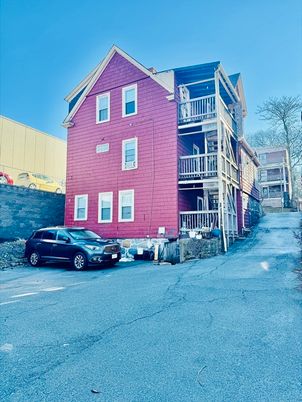 Exterior, Facade, Queen Anne Victorian