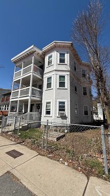 Exterior, Facade, Queen Anne Victorian