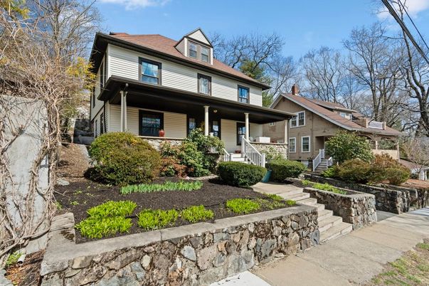 Exterior, Facade, American Foursquare
