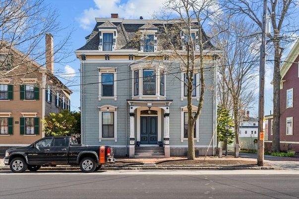 Exterior, Facade, Georgian
