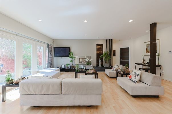 Interior, Living room, Recessed Lighting, Wood Texture Flooring