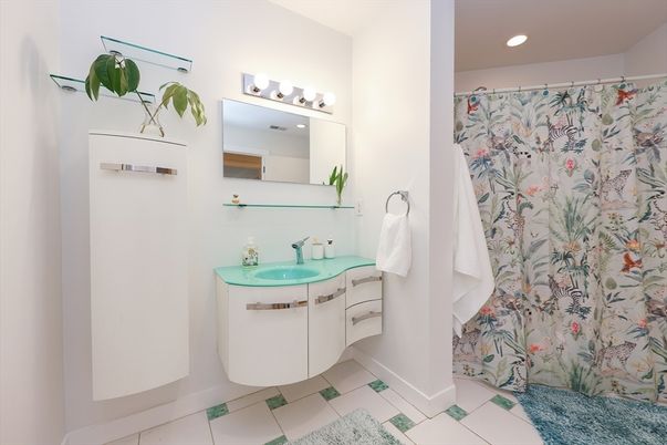Bathroom, Interior, Recessed Lighting