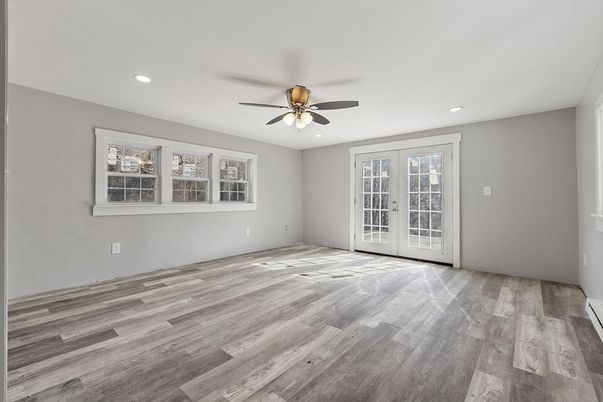 Empty room, Interior, Recessed Lighting, Wood Texture Flooring