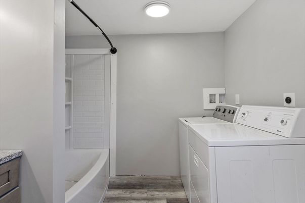 Interior, Washer, Wood Texture Flooring