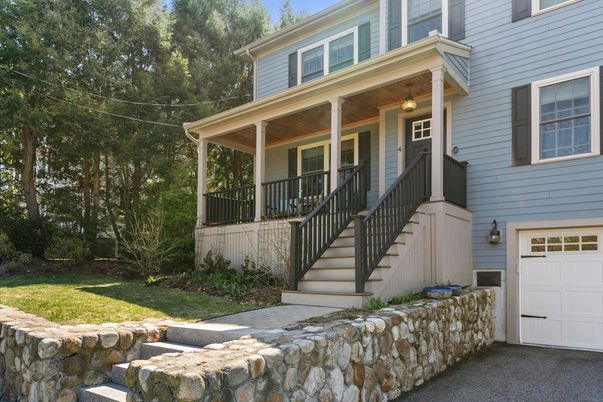 Attached, Exterior, Facade, American Foursquare