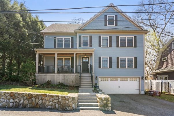 Attached, Exterior, Facade, Queen Anne Victorian