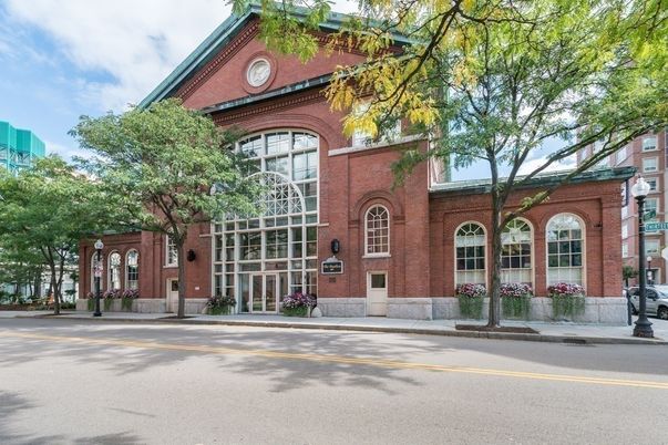 Exterior, Facade, Brick Facade, Rowhouse