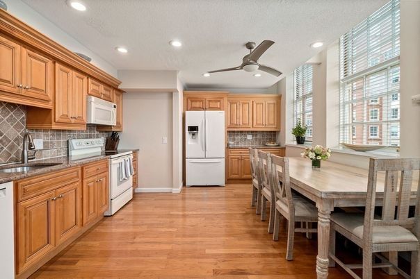 Dining room, Interior, Kitchen, Recessed Lighting, Wood Texture Flooring
