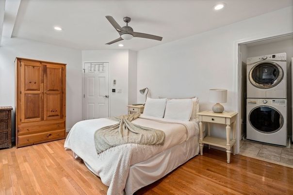 Bedroom, Interior, Recessed Lighting, Washer, Wood Texture Flooring