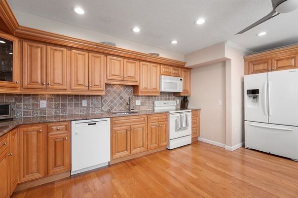 Interior, Kitchen, Recessed Lighting, Wood Texture Flooring